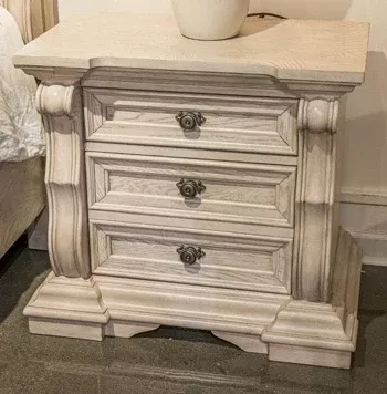 Bruchandi Nightstand