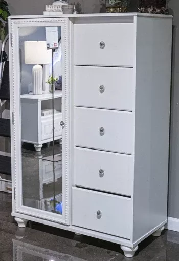 Kozlani Dressing Chest