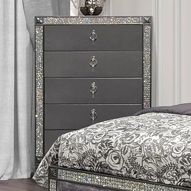 Lyanne Chest